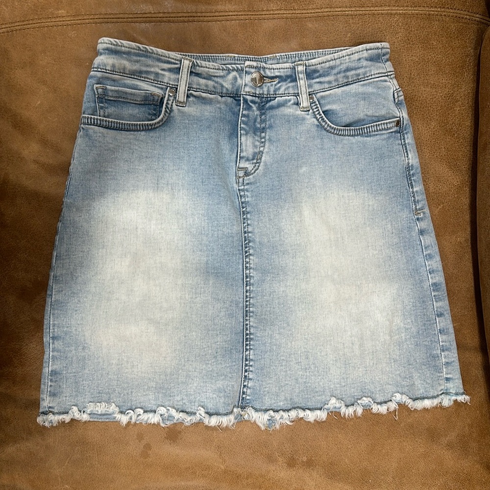 Tommy Bahama Boracay Indigo Raw-Edge Skirt
Size: 0